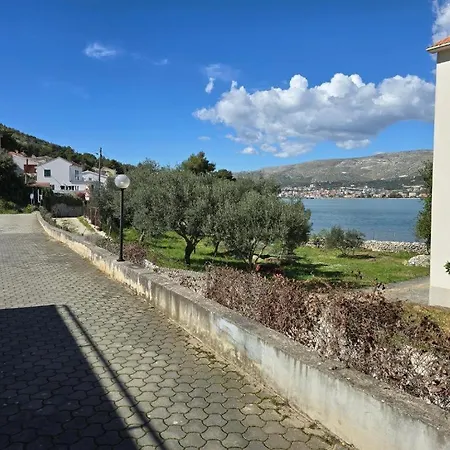 Mladeng Apartment Trogir Exterior photo