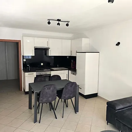 Mladeng Apartment Trogir Exterior photo