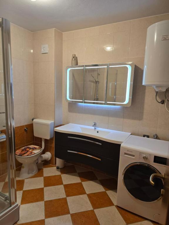 Mladeng Apartment *
