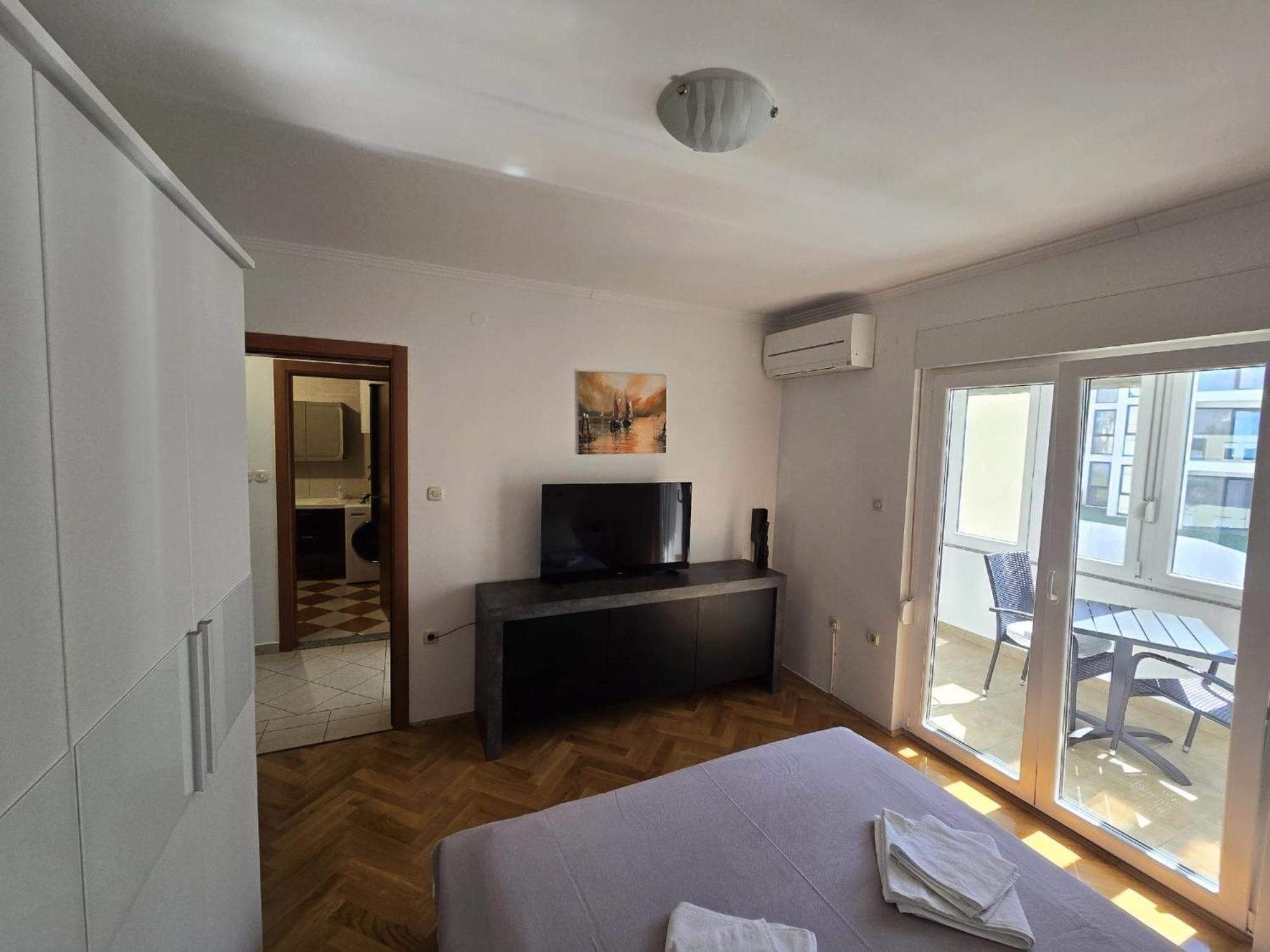 Mladeng Apartment *